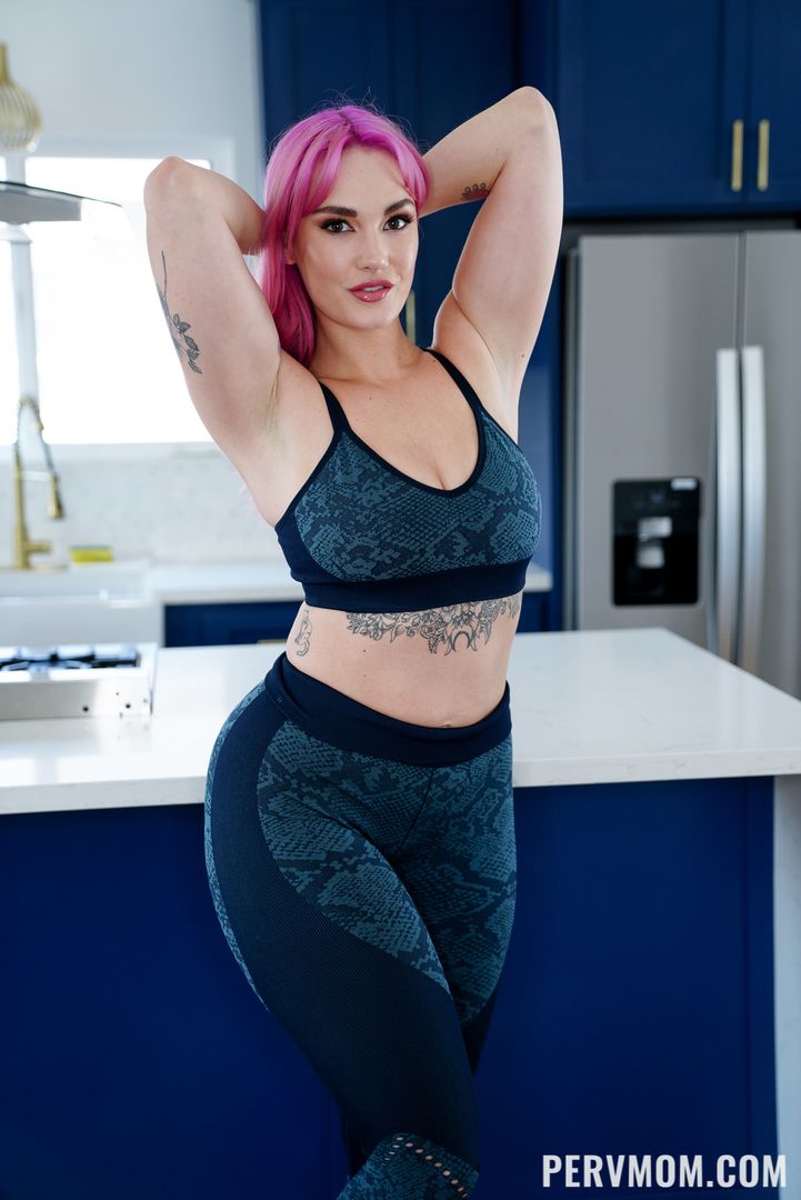 Let's Make Stepmom Famous