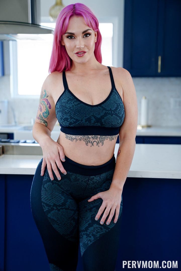 Let's Make Stepmom Famous