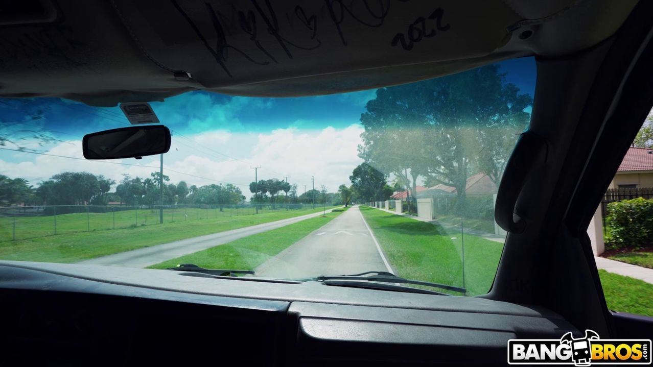 Lap Dancing with Paris Banks