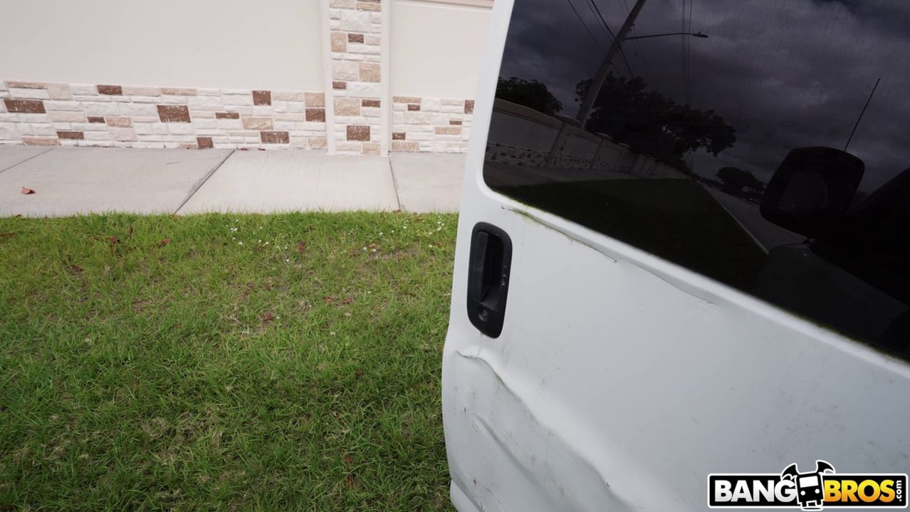 Lap Dancing with Paris Banks