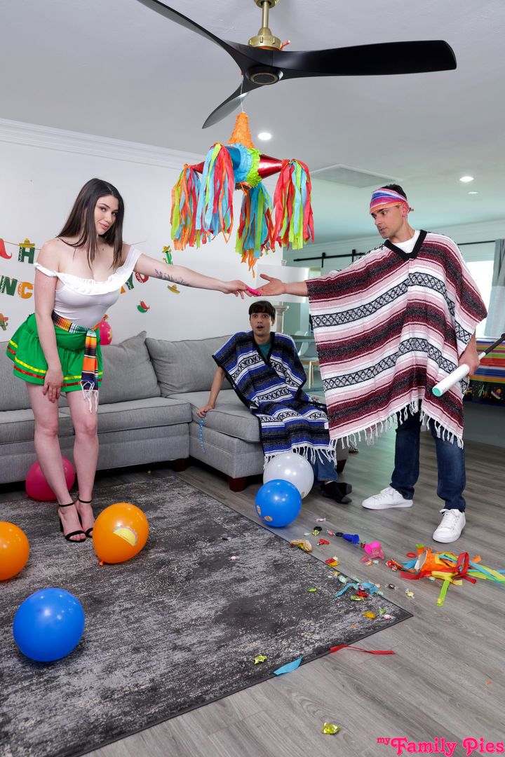 Stuffing My Stepsisters Pinata - S25:E3