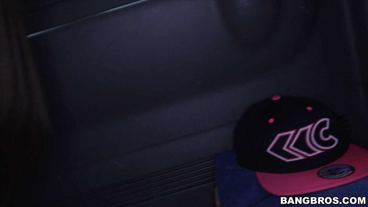 Kelsi Monroe Takes on 4 cocks!