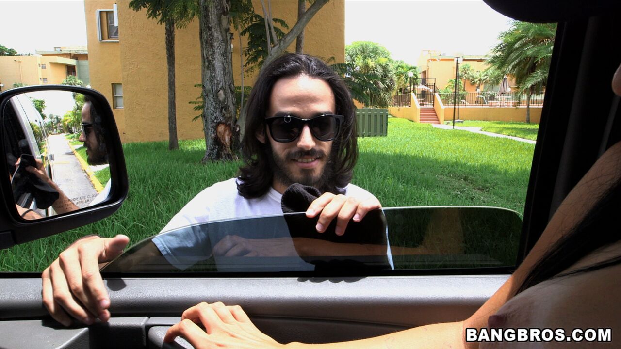 On the bus with a new hottie