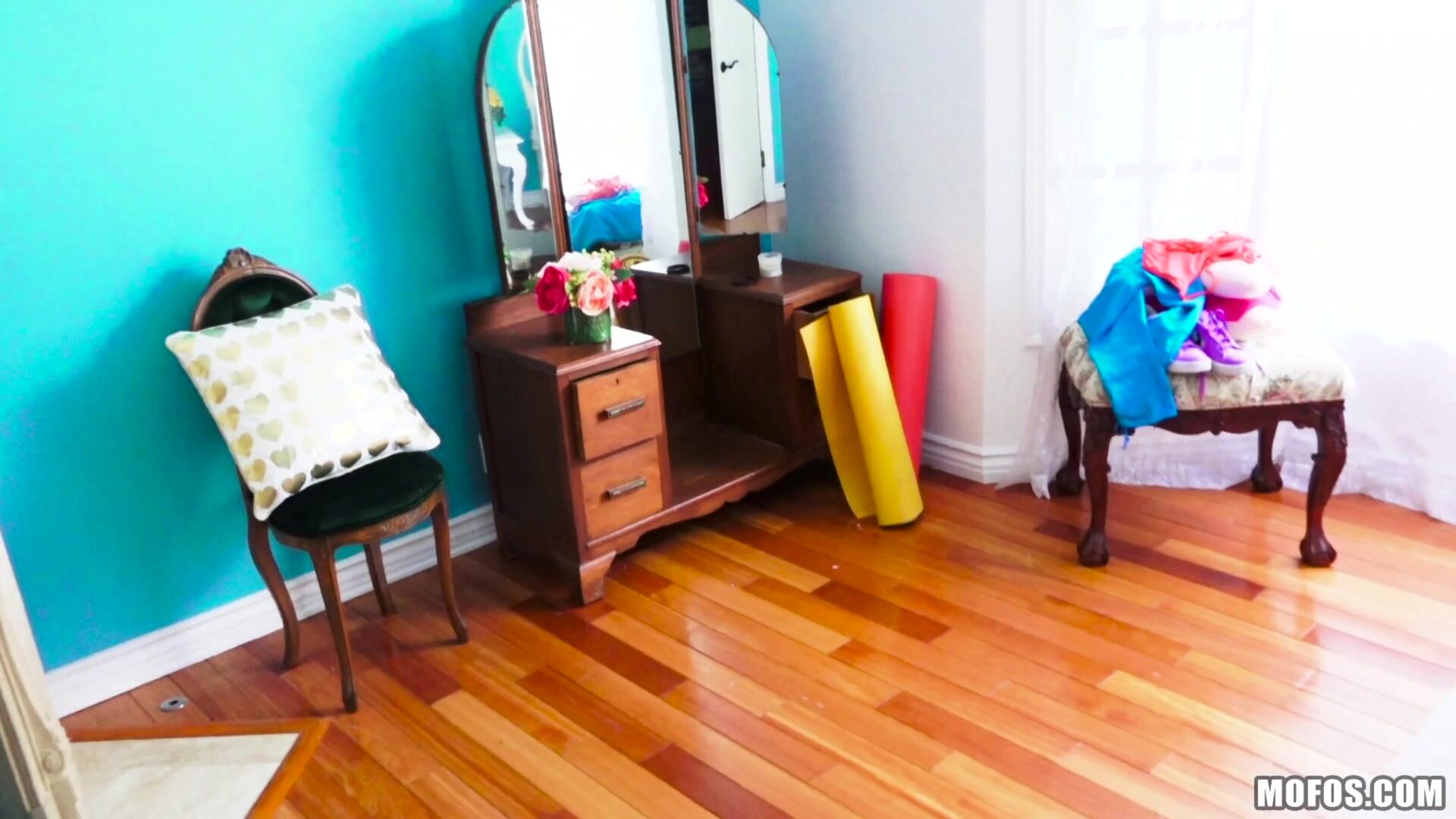 Pin-up Fucks Horny Roomie