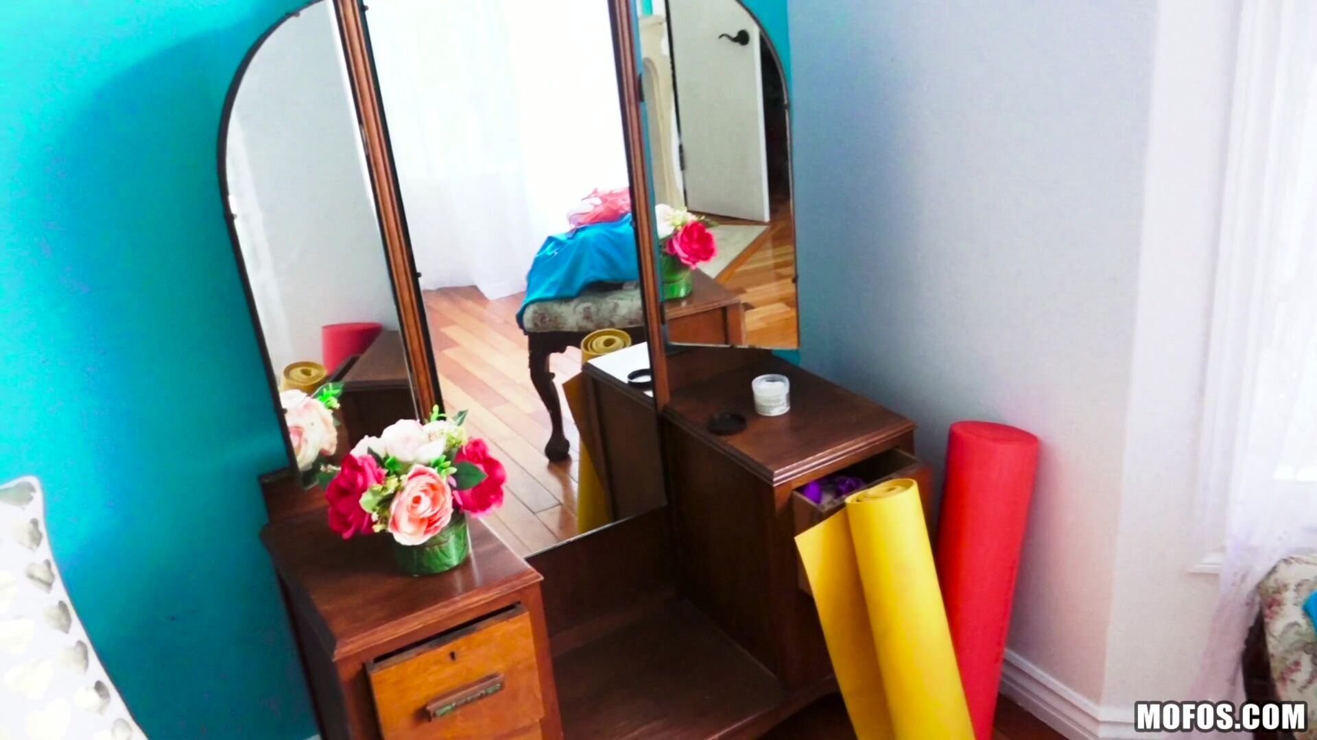 Pin-up Fucks Horny Roomie