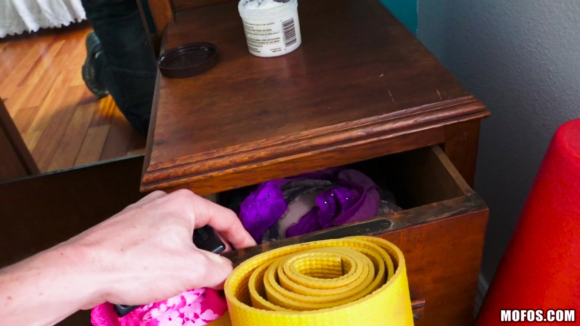 Pin-up Fucks Horny Roomie