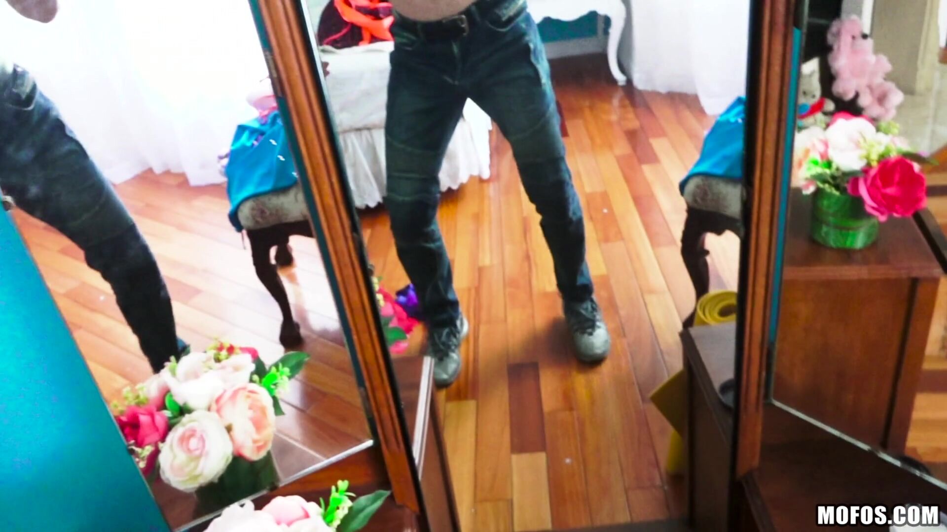 Pin-up Fucks Horny Roomie