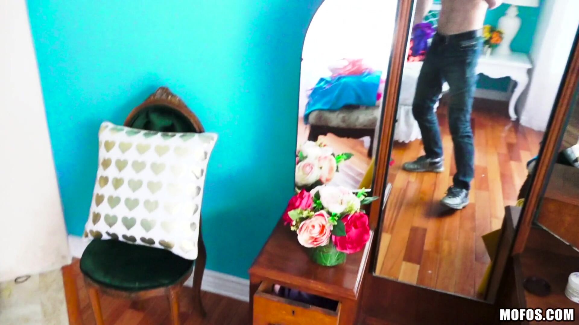 Pin-up Fucks Horny Roomie