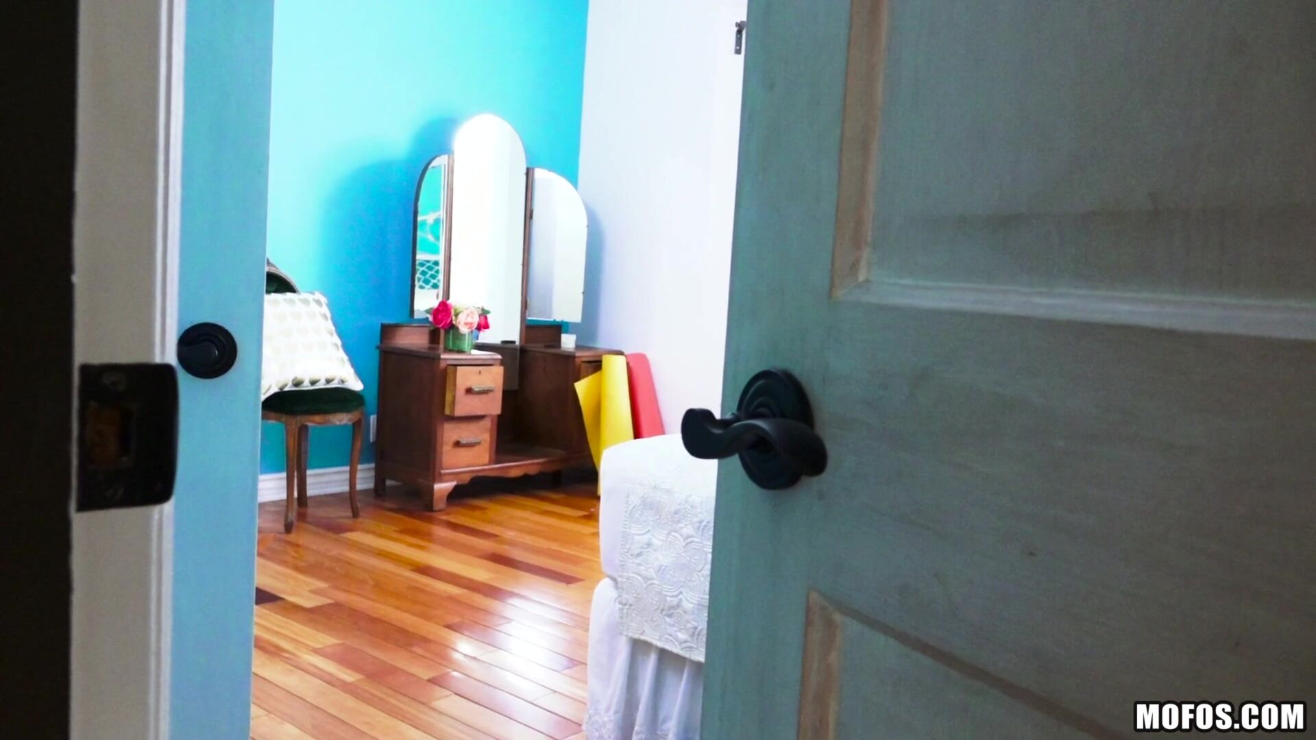 Pin-up Fucks Horny Roomie