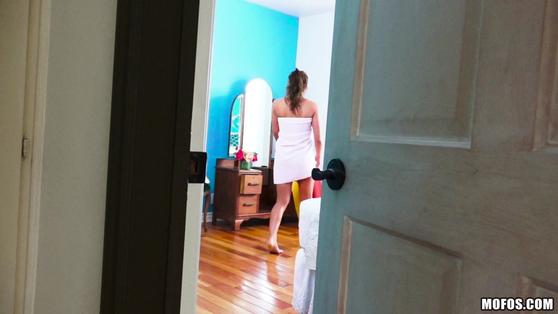 Pin-up Fucks Horny Roomie