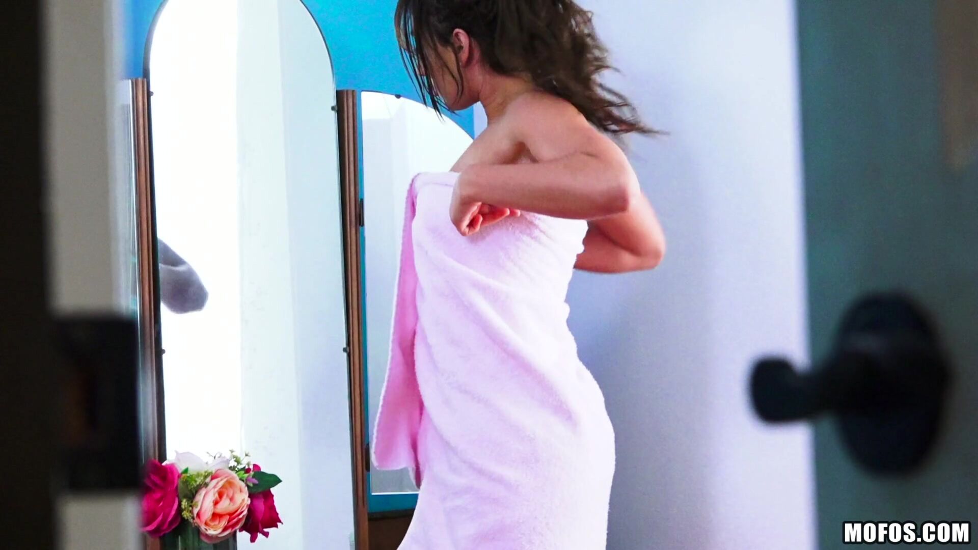 Pin-up Fucks Horny Roomie