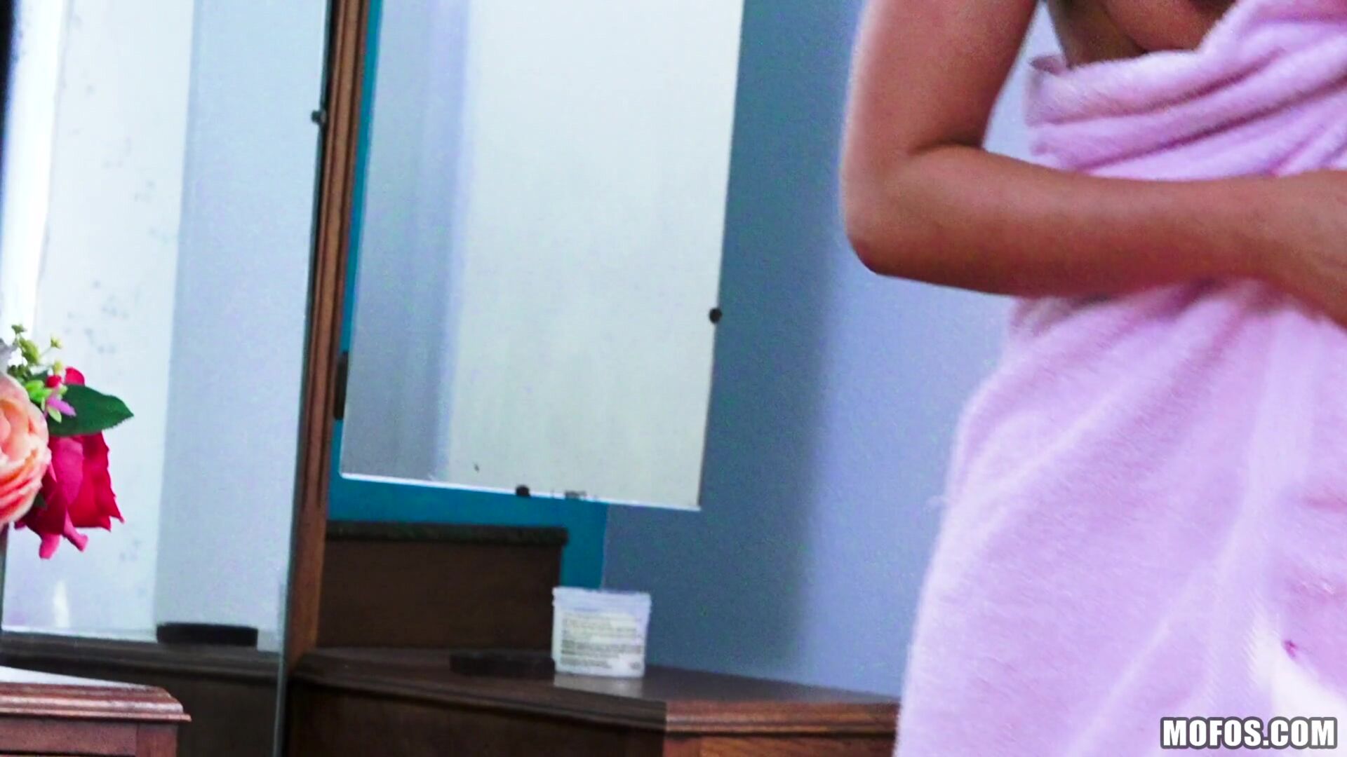 Pin-up Fucks Horny Roomie