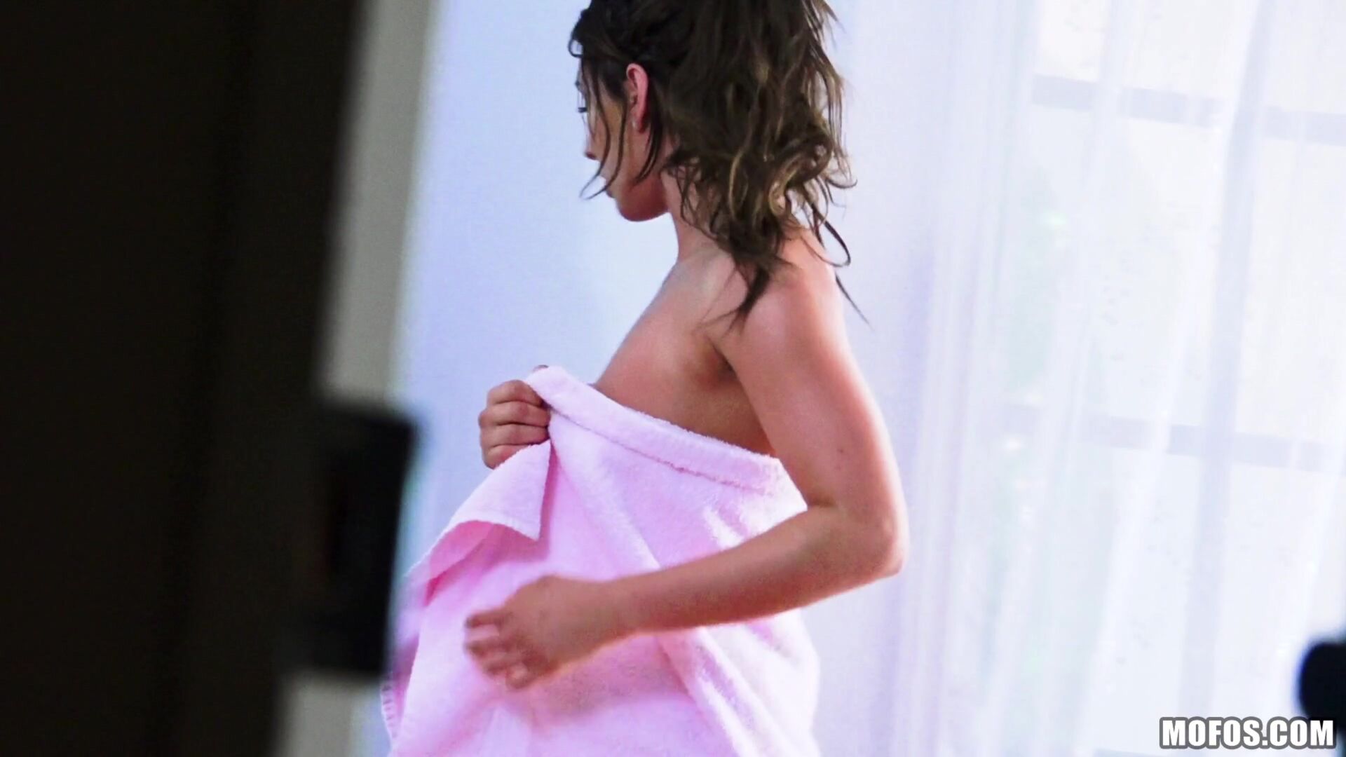 Pin-up Fucks Horny Roomie