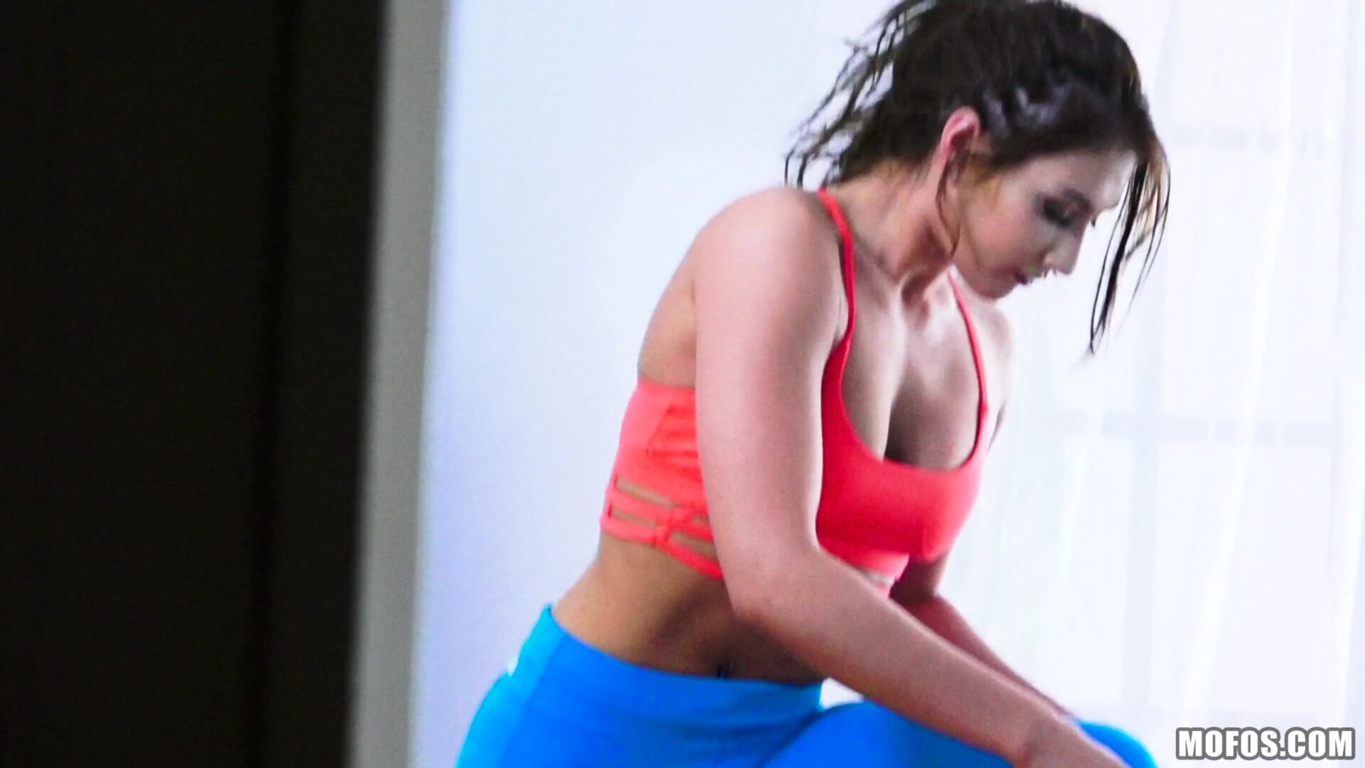 Pin-up Fucks Horny Roomie