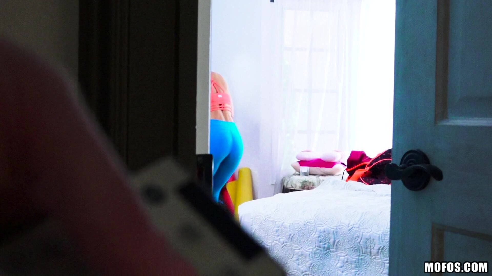 Pin-up Fucks Horny Roomie