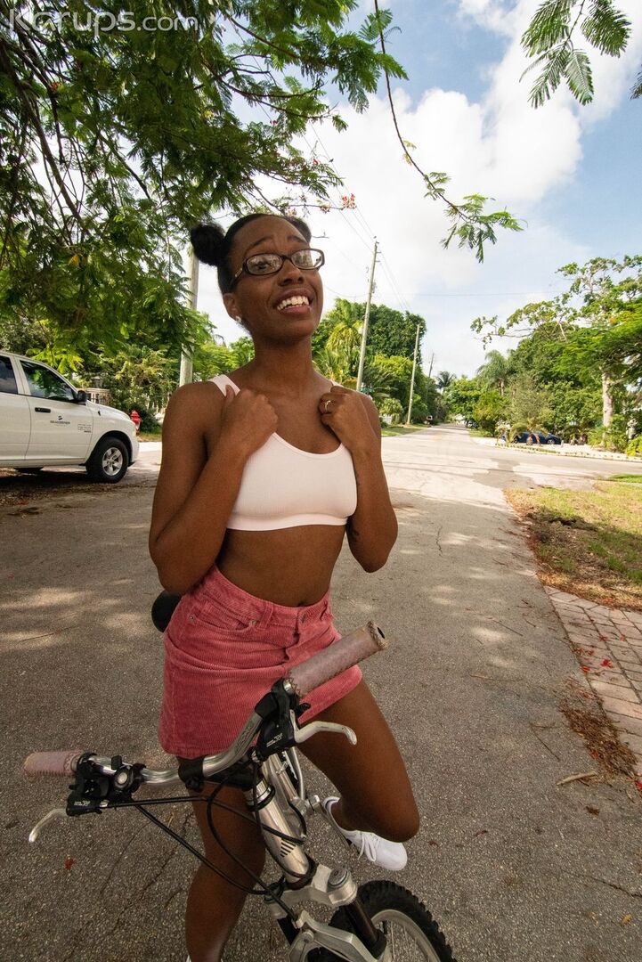 GRATEFUL LITTLE GUEST