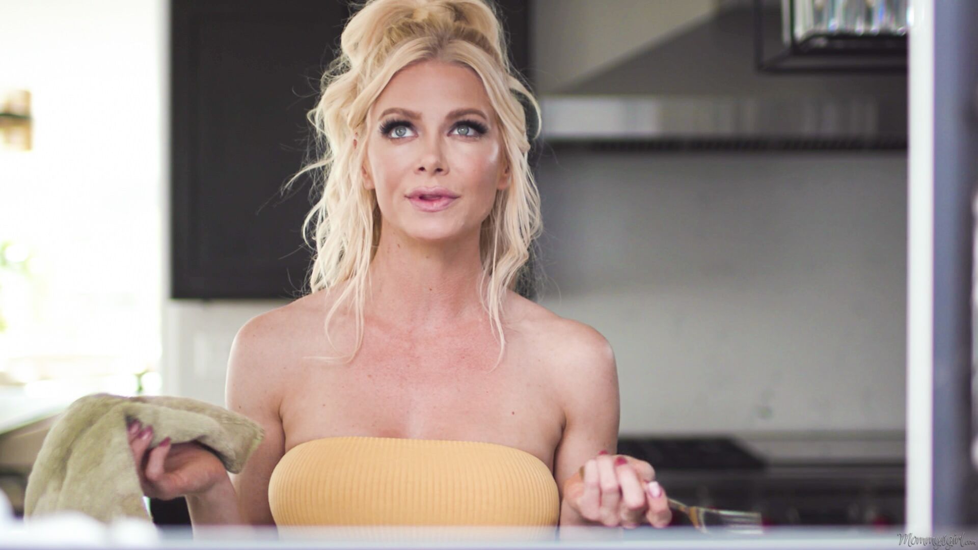 The Neighborhood Snoop