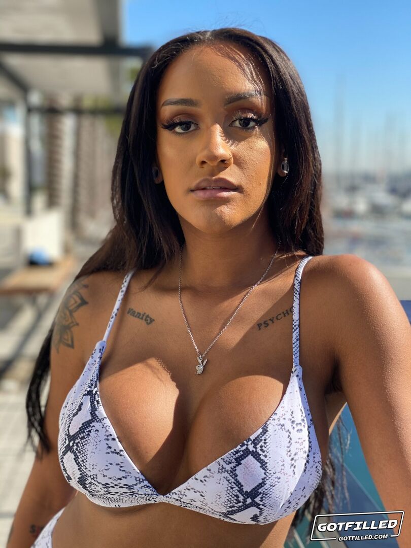 Zoeys Pussy Gets Sinfully Filled