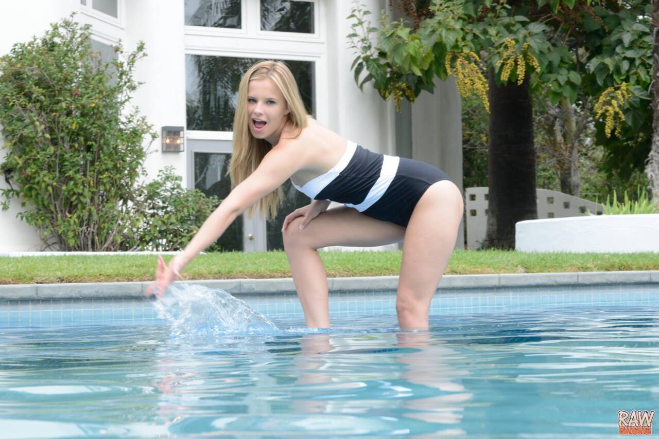 Jillian Janson sex in the pool