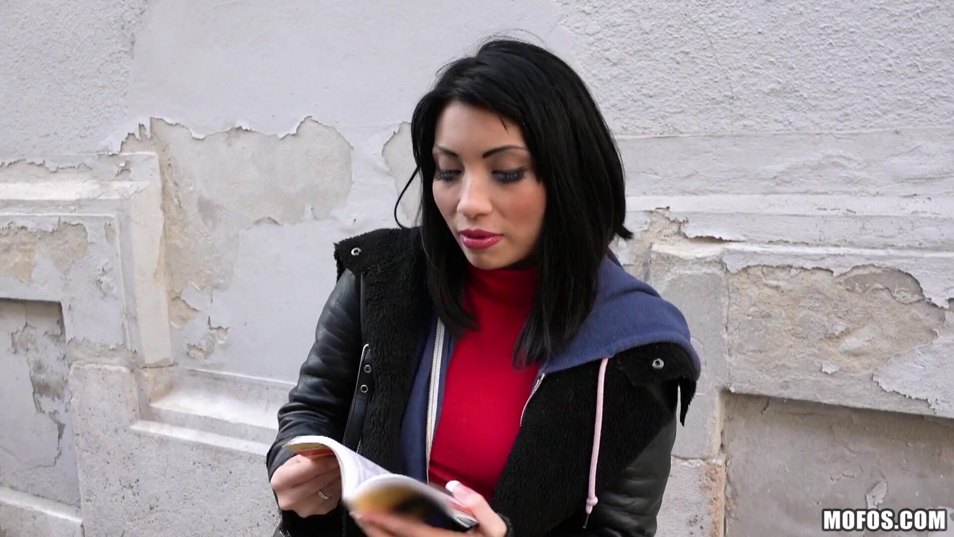 Naughty Tourist Sucks Dick for Cash