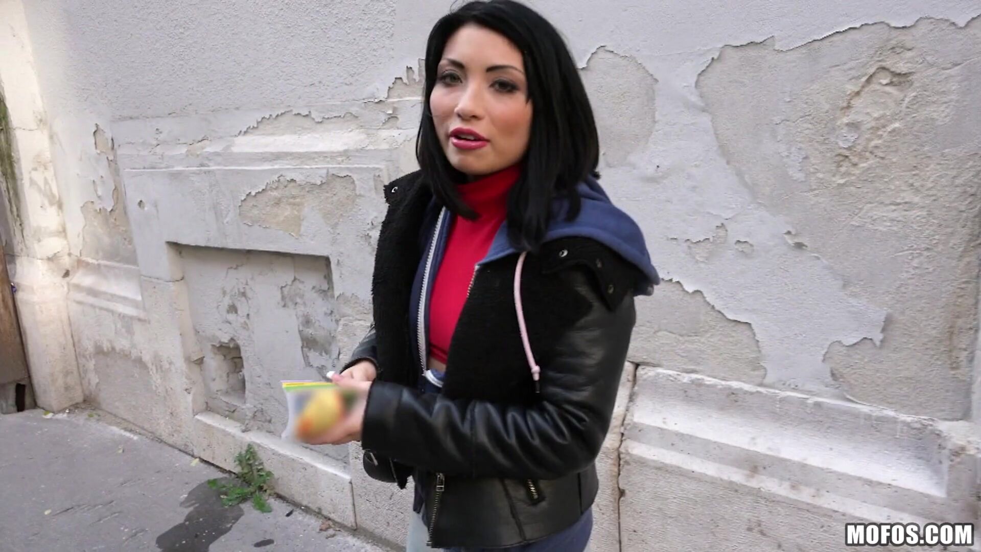 Naughty Tourist Sucks Dick for Cash