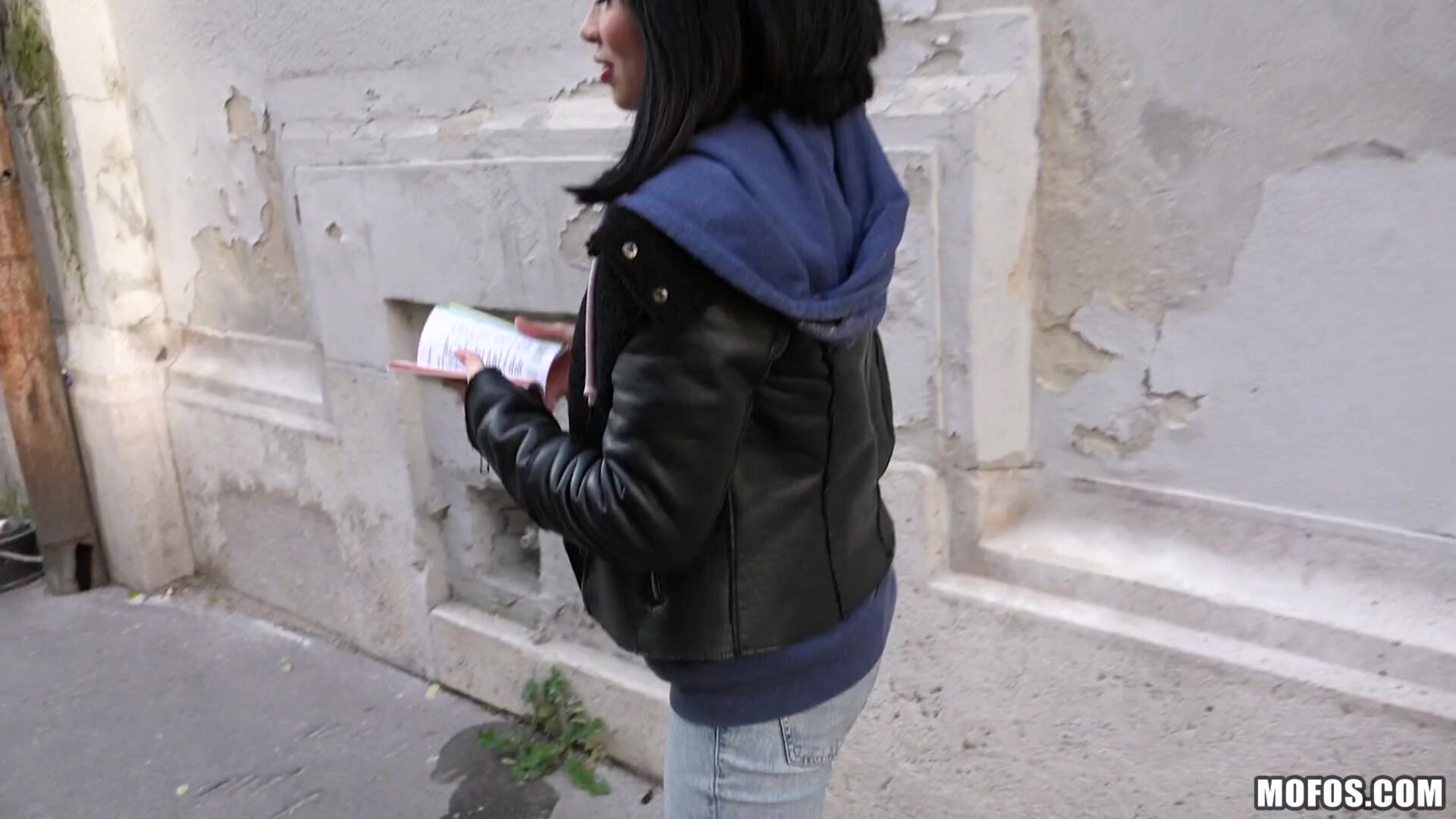 Naughty Tourist Sucks Dick for Cash