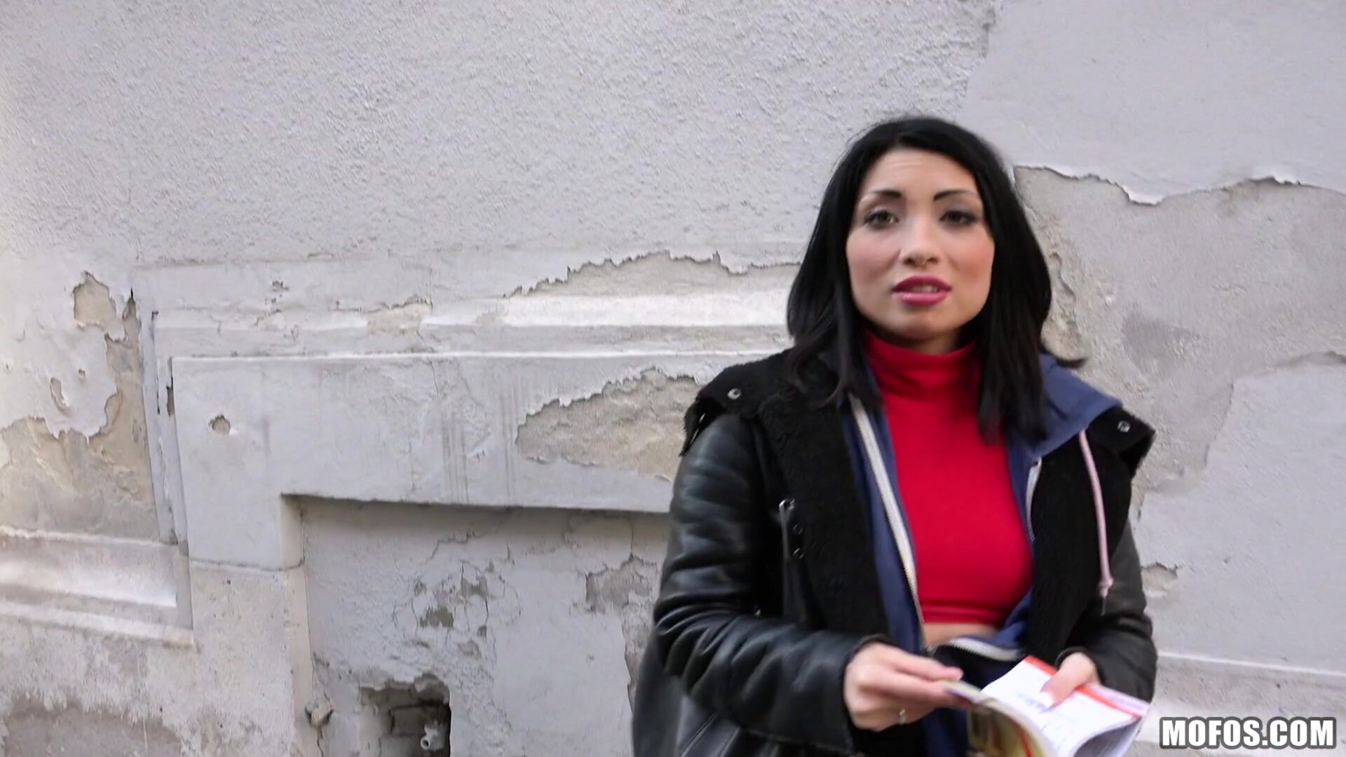 Naughty Tourist Sucks Dick for Cash