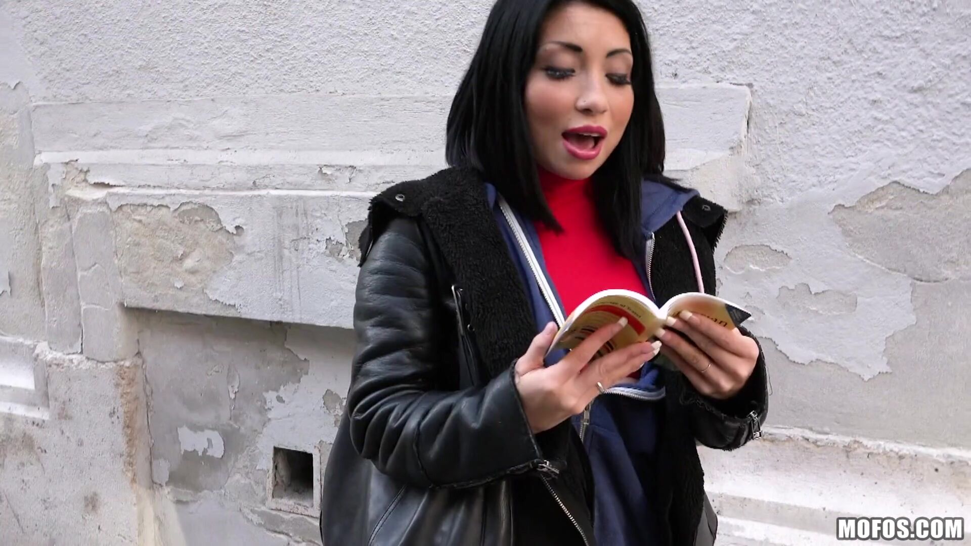 Naughty Tourist Sucks Dick for Cash