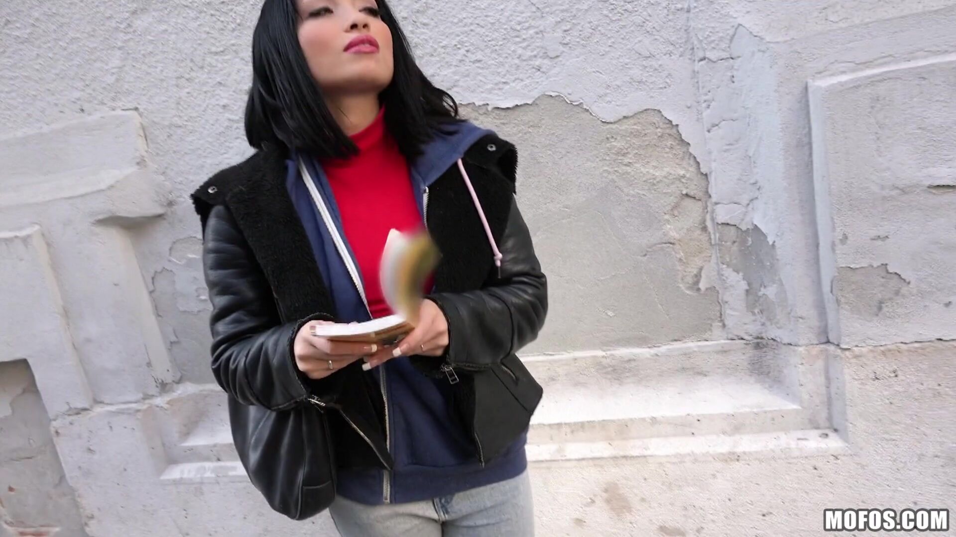 Naughty Tourist Sucks Dick for Cash