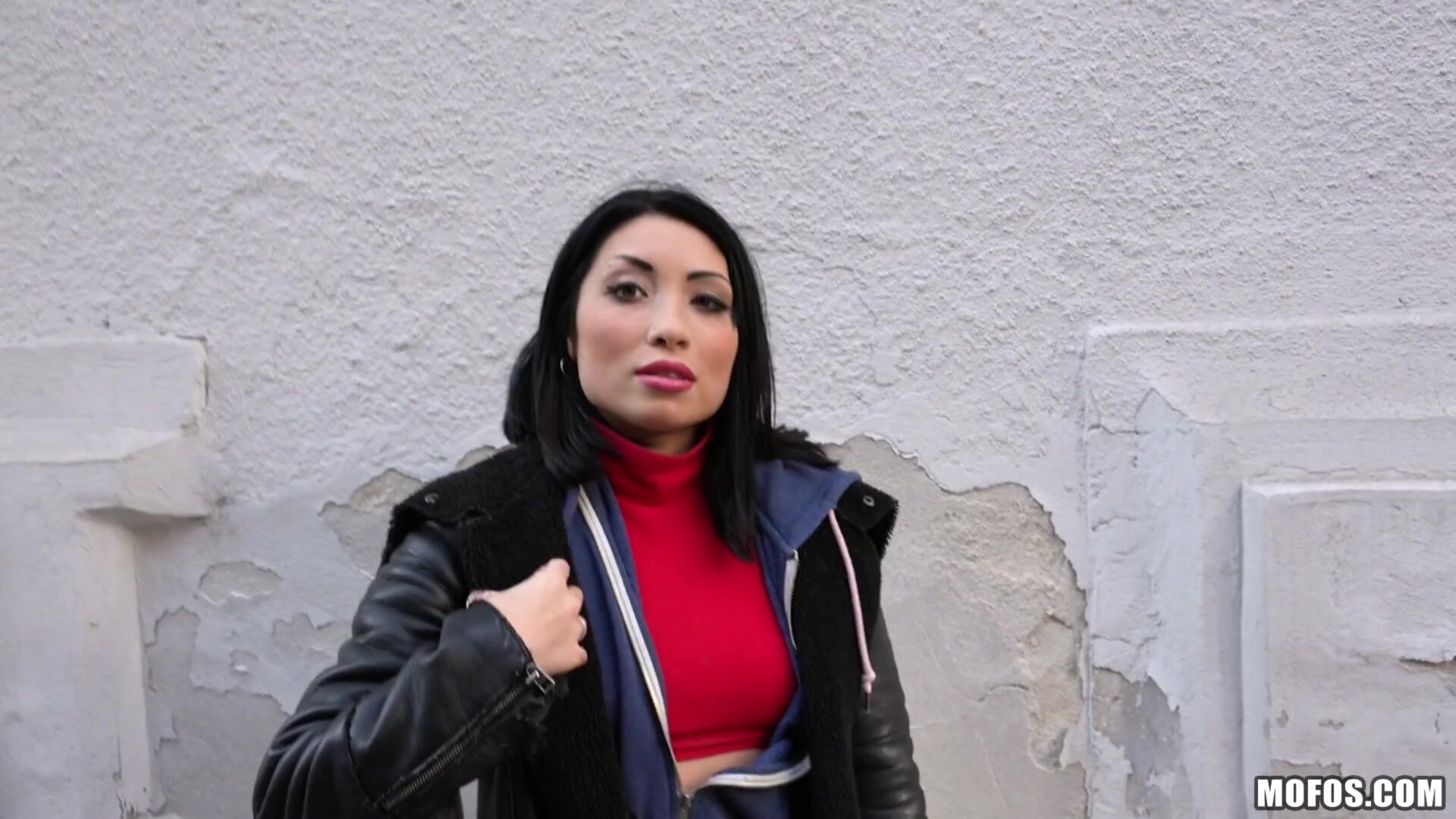 Naughty Tourist Sucks Dick for Cash