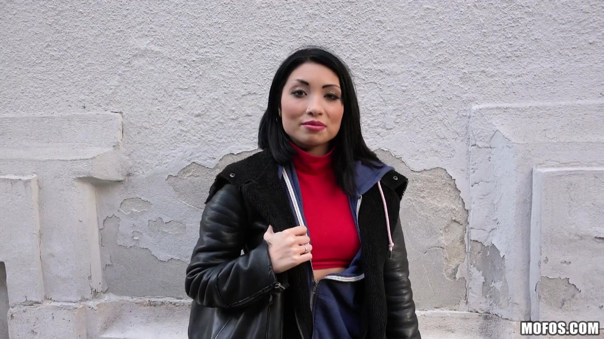 Naughty Tourist Sucks Dick for Cash