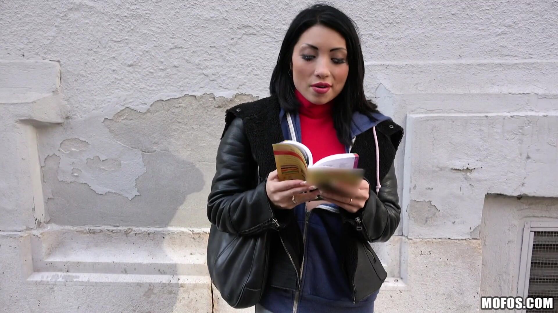 Naughty Tourist Sucks Dick for Cash