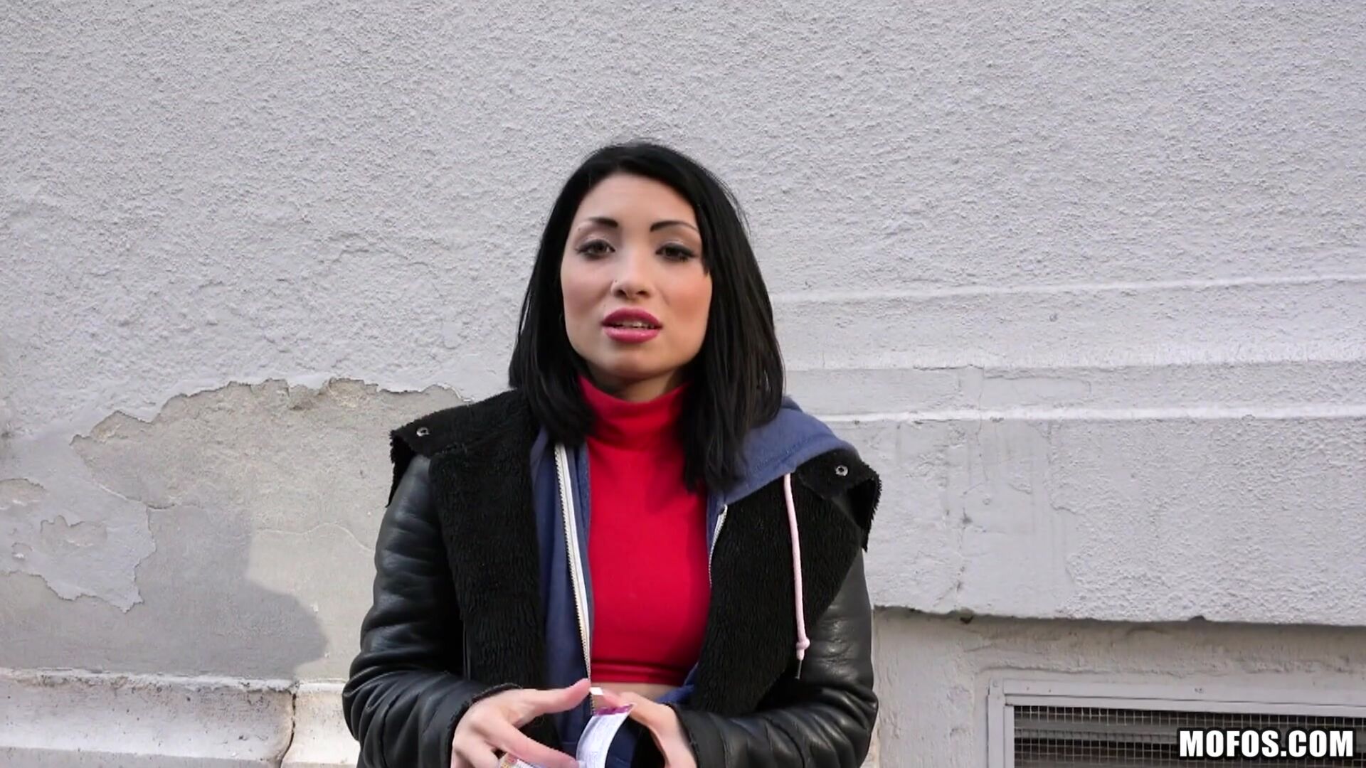 Naughty Tourist Sucks Dick for Cash