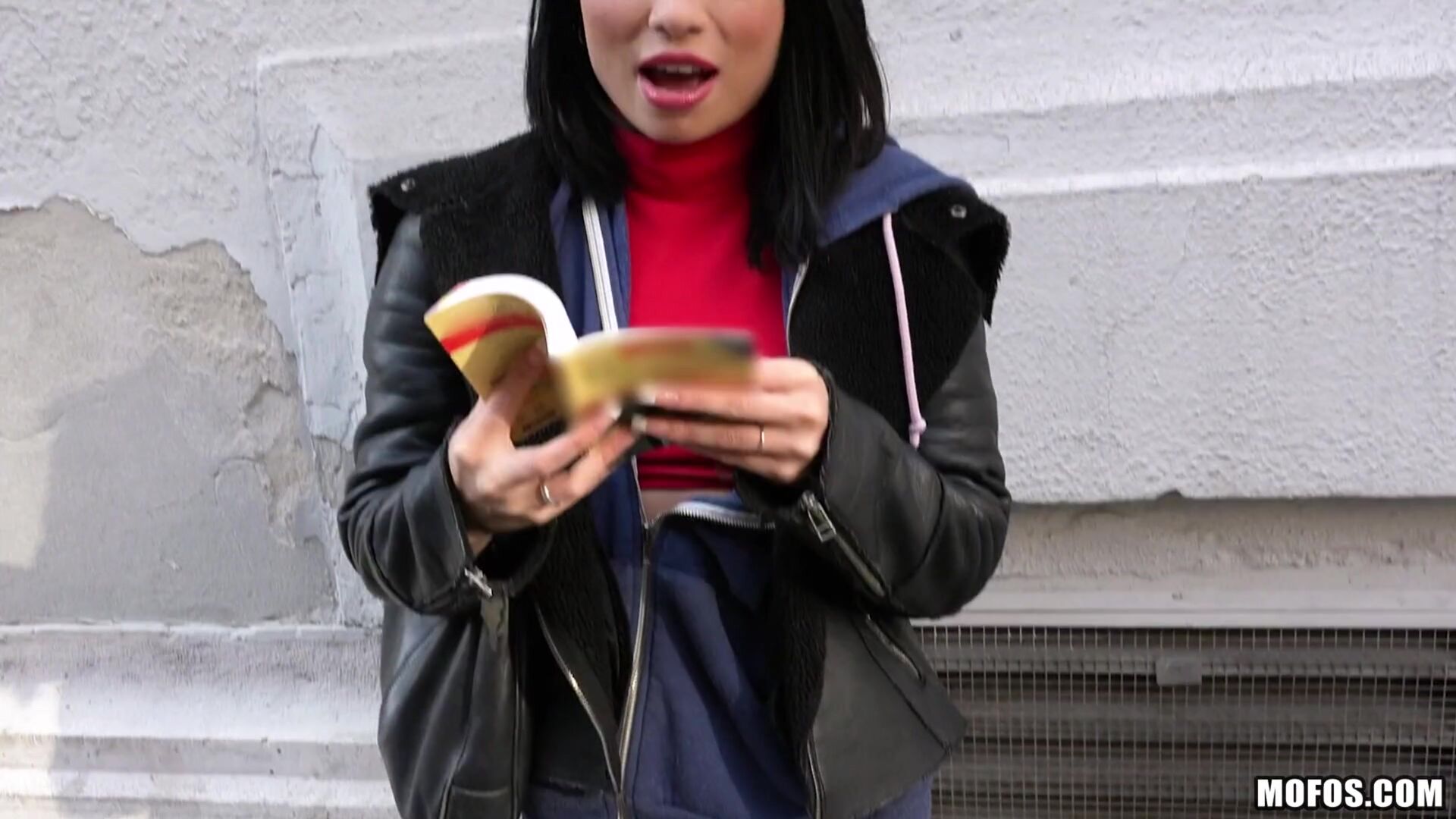 Naughty Tourist Sucks Dick for Cash