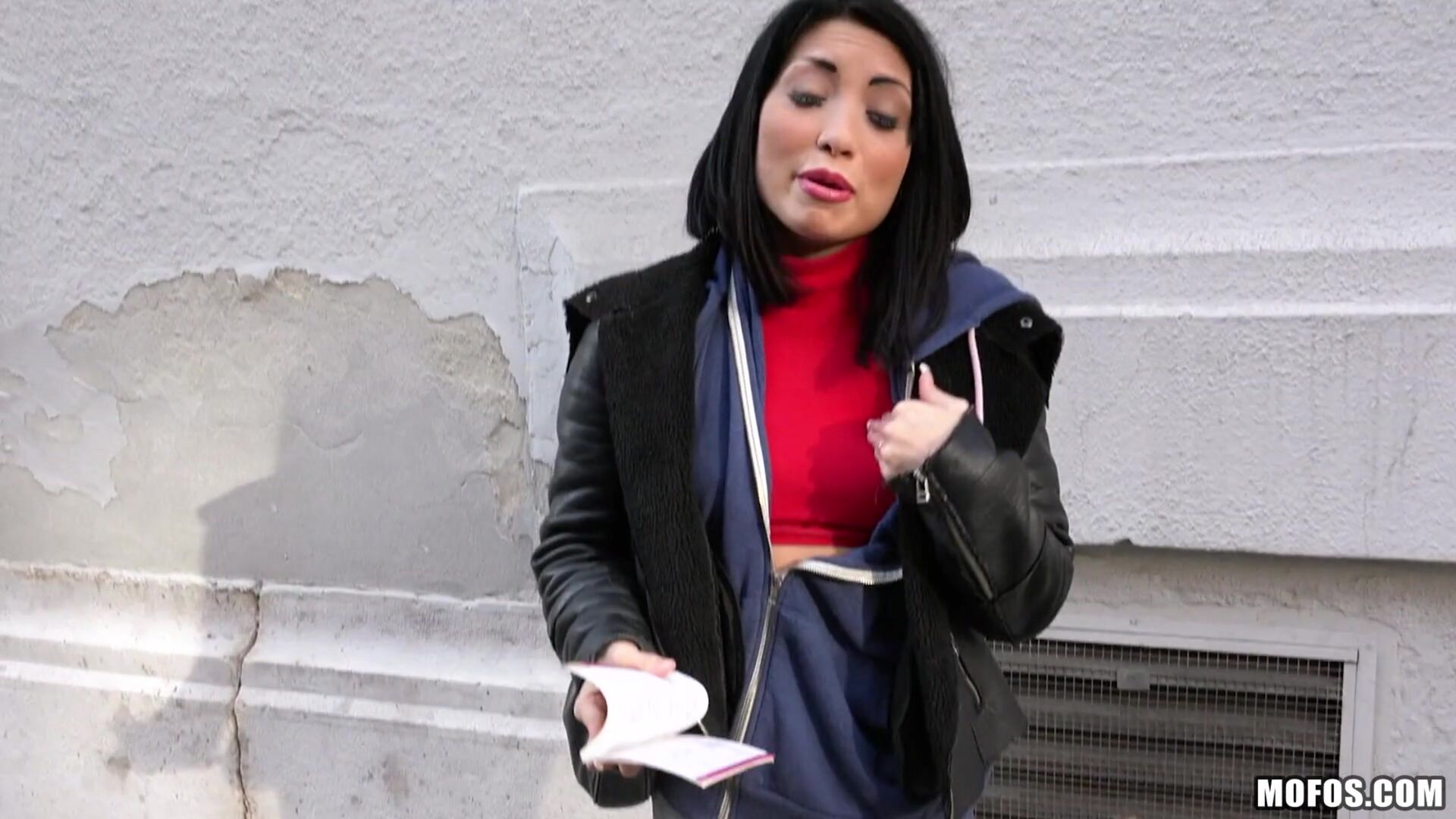 Naughty Tourist Sucks Dick for Cash