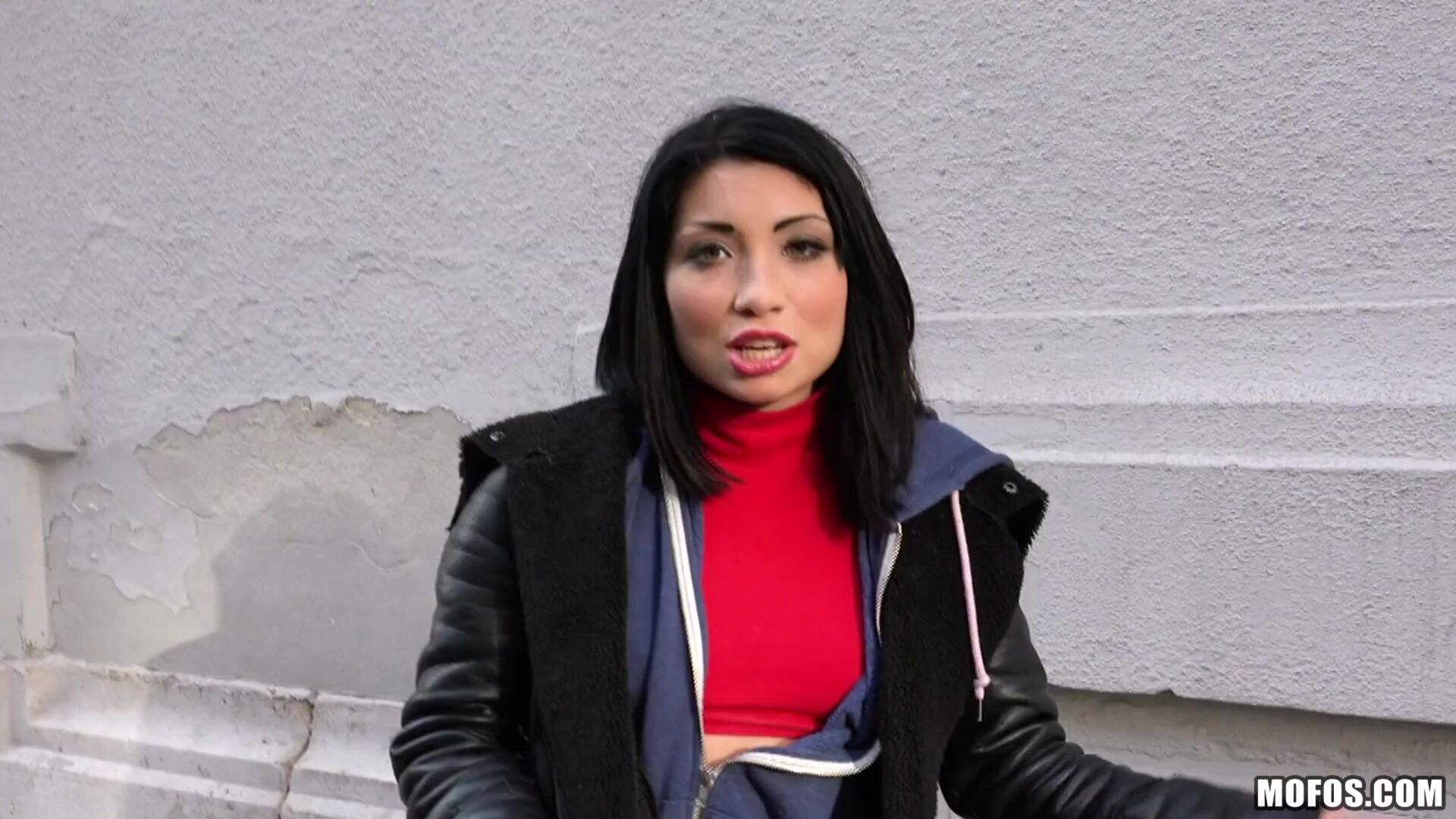 Naughty Tourist Sucks Dick for Cash