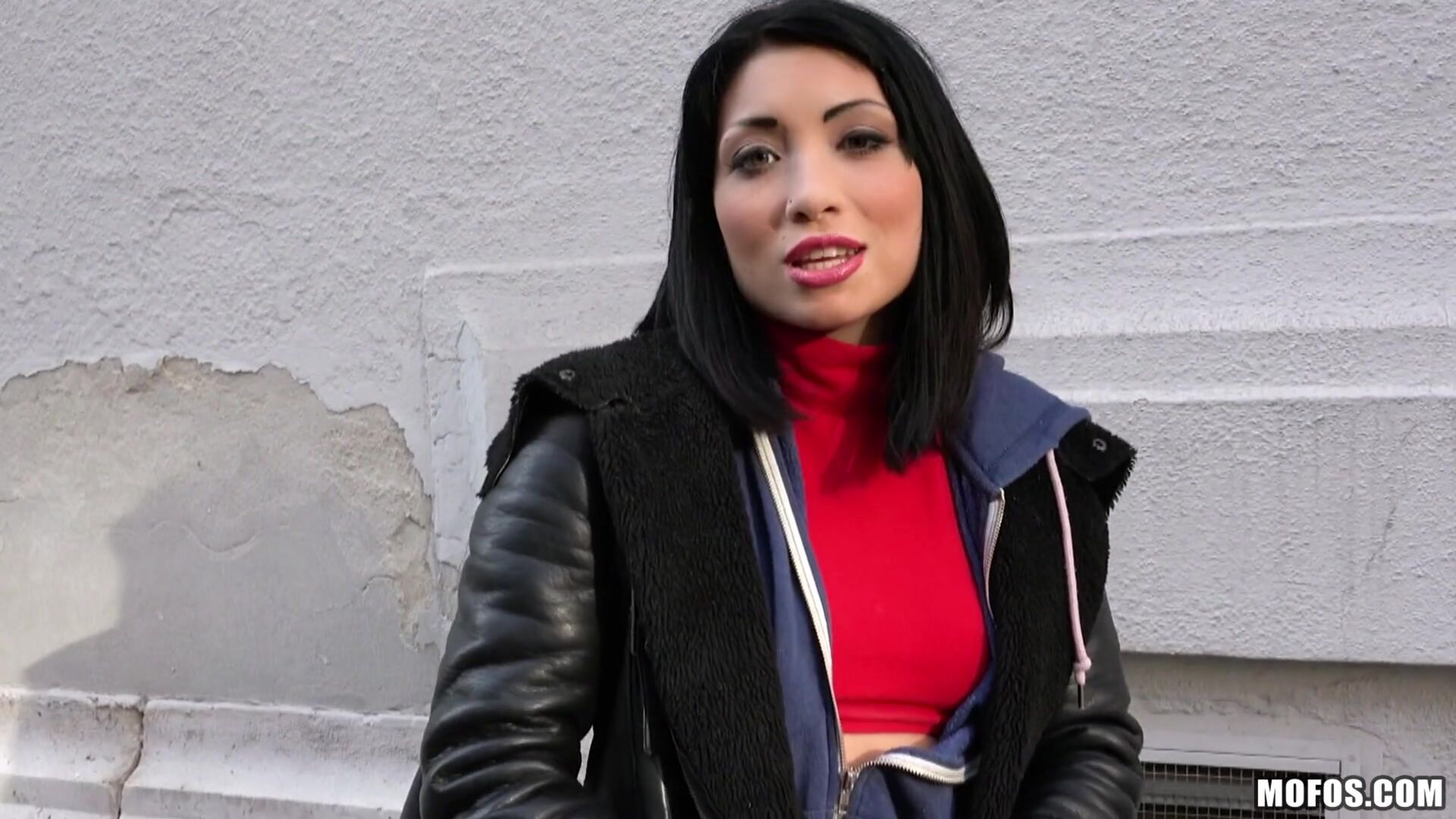 Naughty Tourist Sucks Dick for Cash