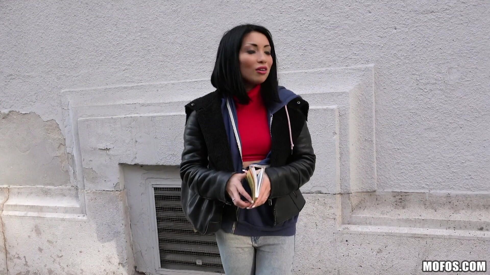 Naughty Tourist Sucks Dick for Cash