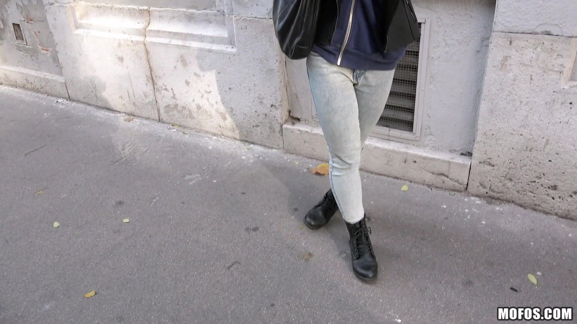 Naughty Tourist Sucks Dick for Cash