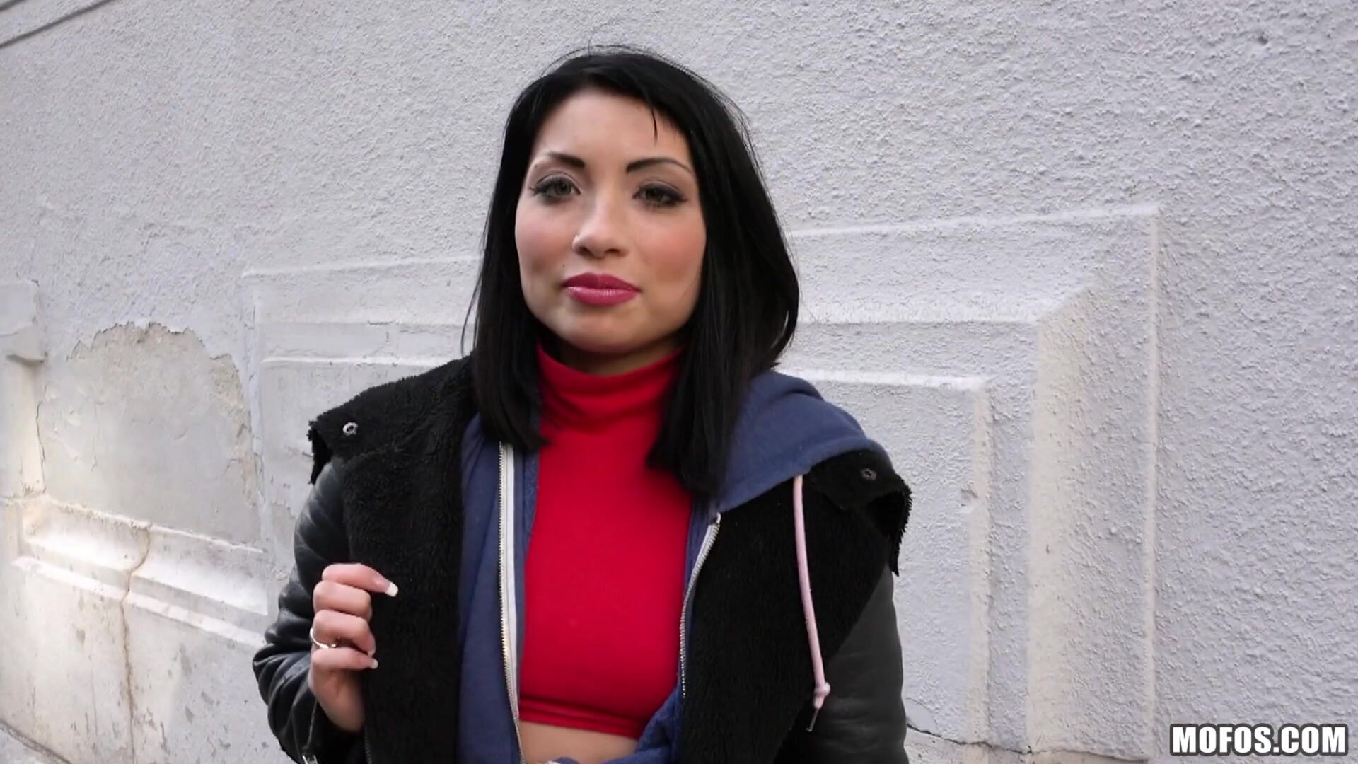 Naughty Tourist Sucks Dick for Cash