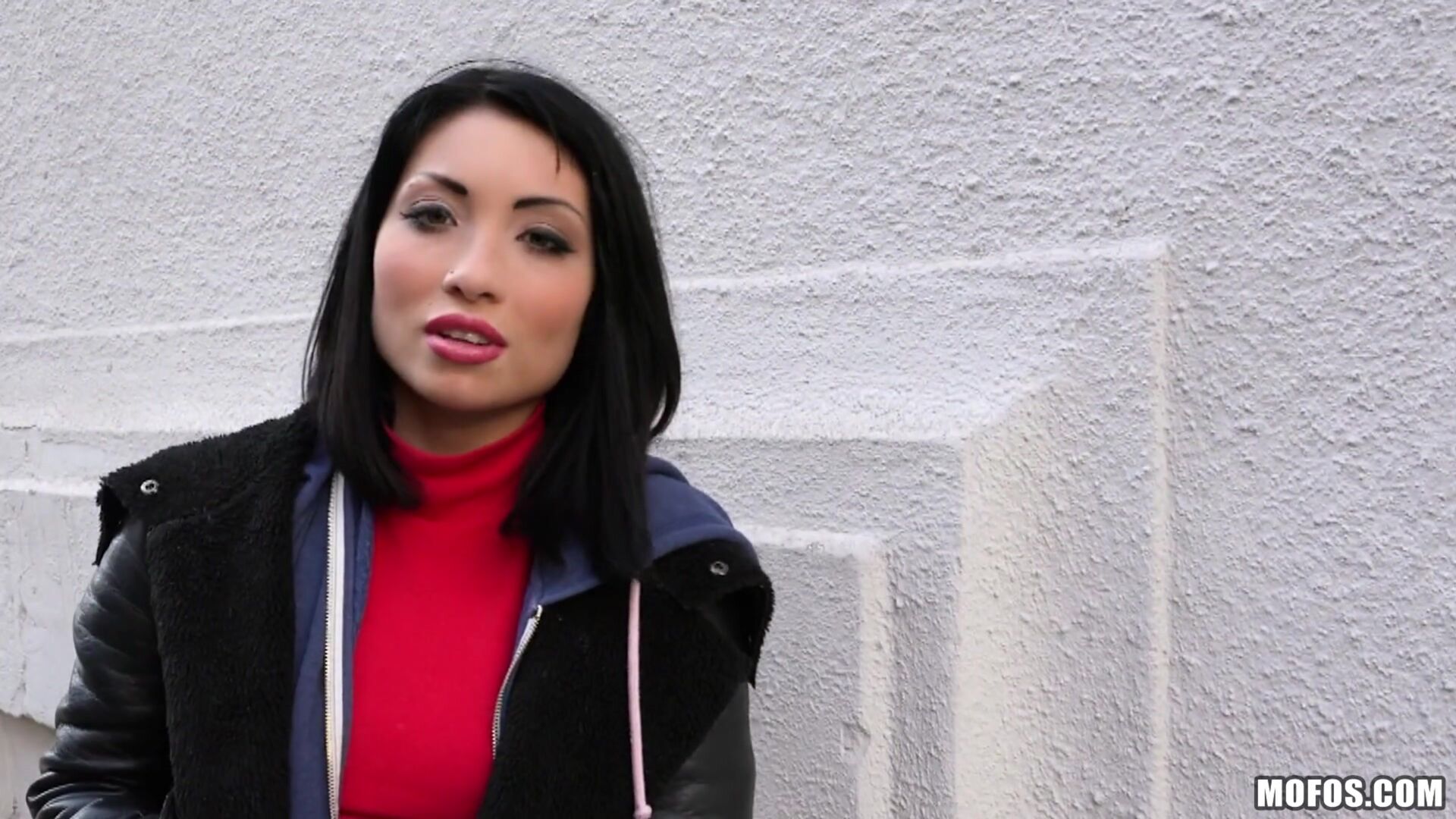 Naughty Tourist Sucks Dick for Cash