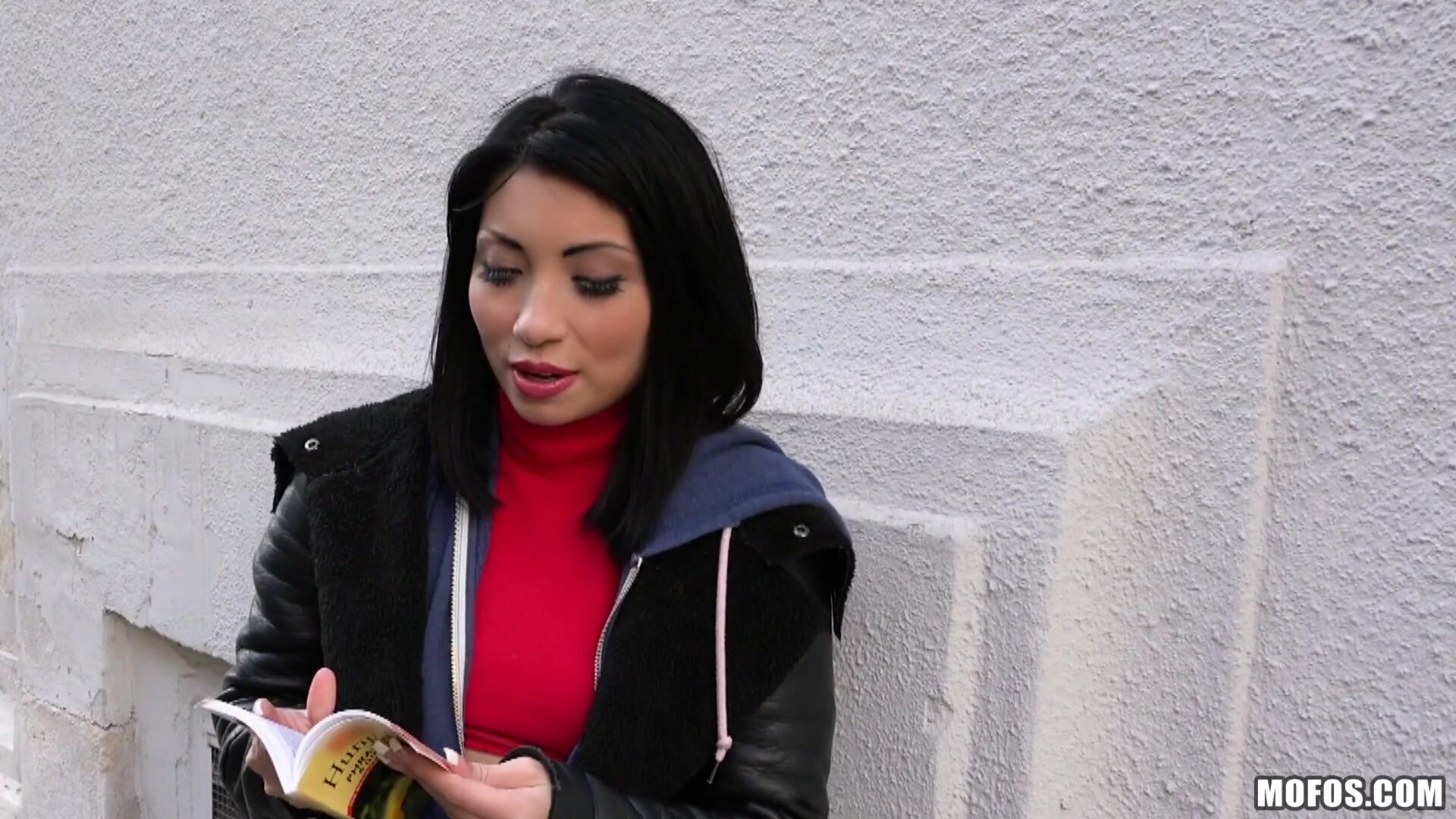 Naughty Tourist Sucks Dick for Cash