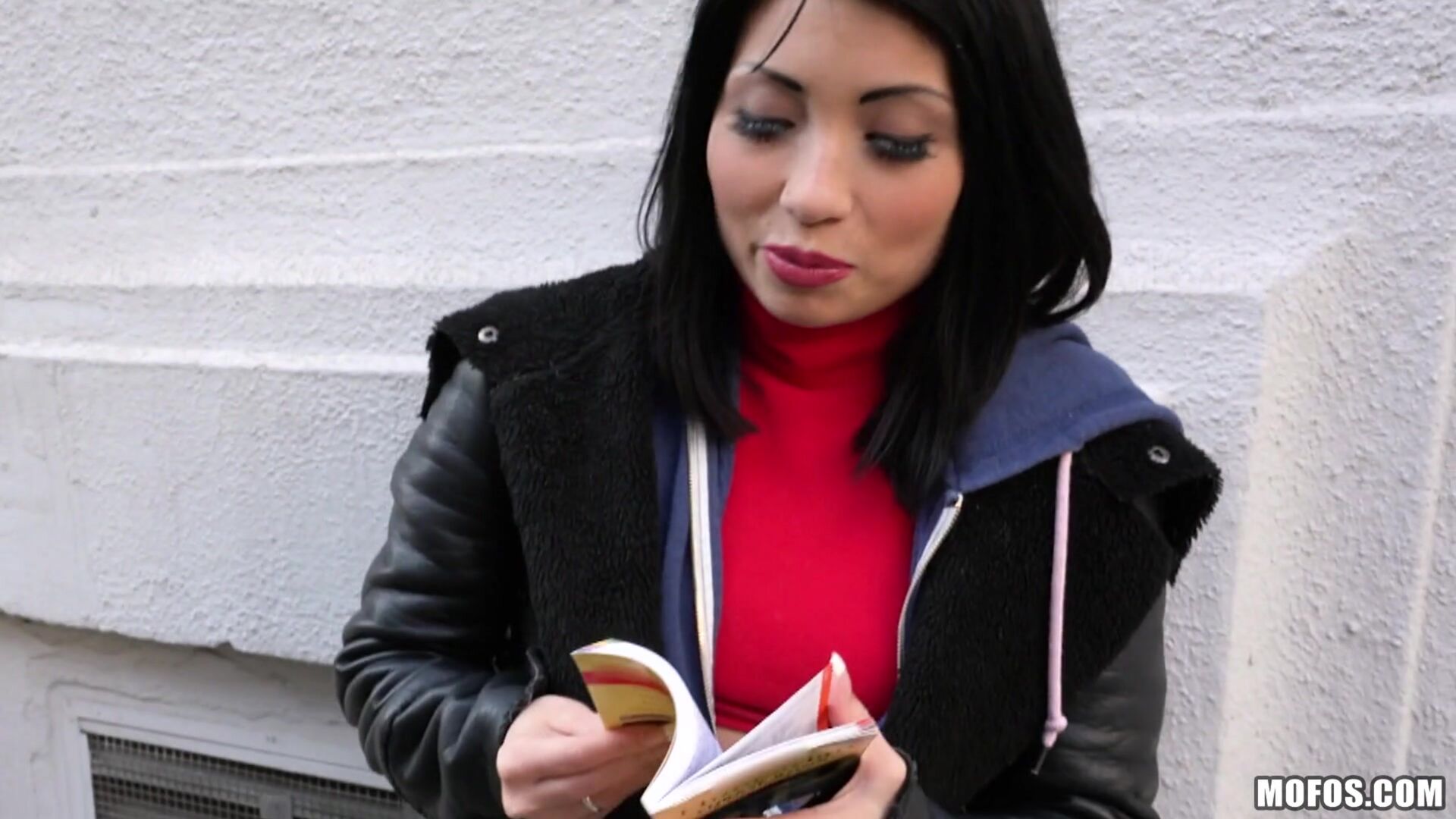 Naughty Tourist Sucks Dick for Cash