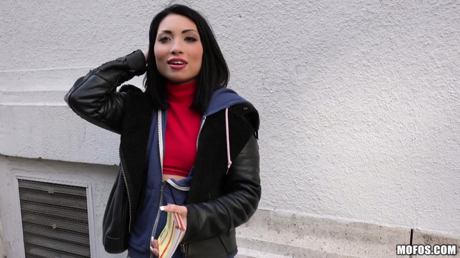 Naughty Tourist Sucks Dick for Cash