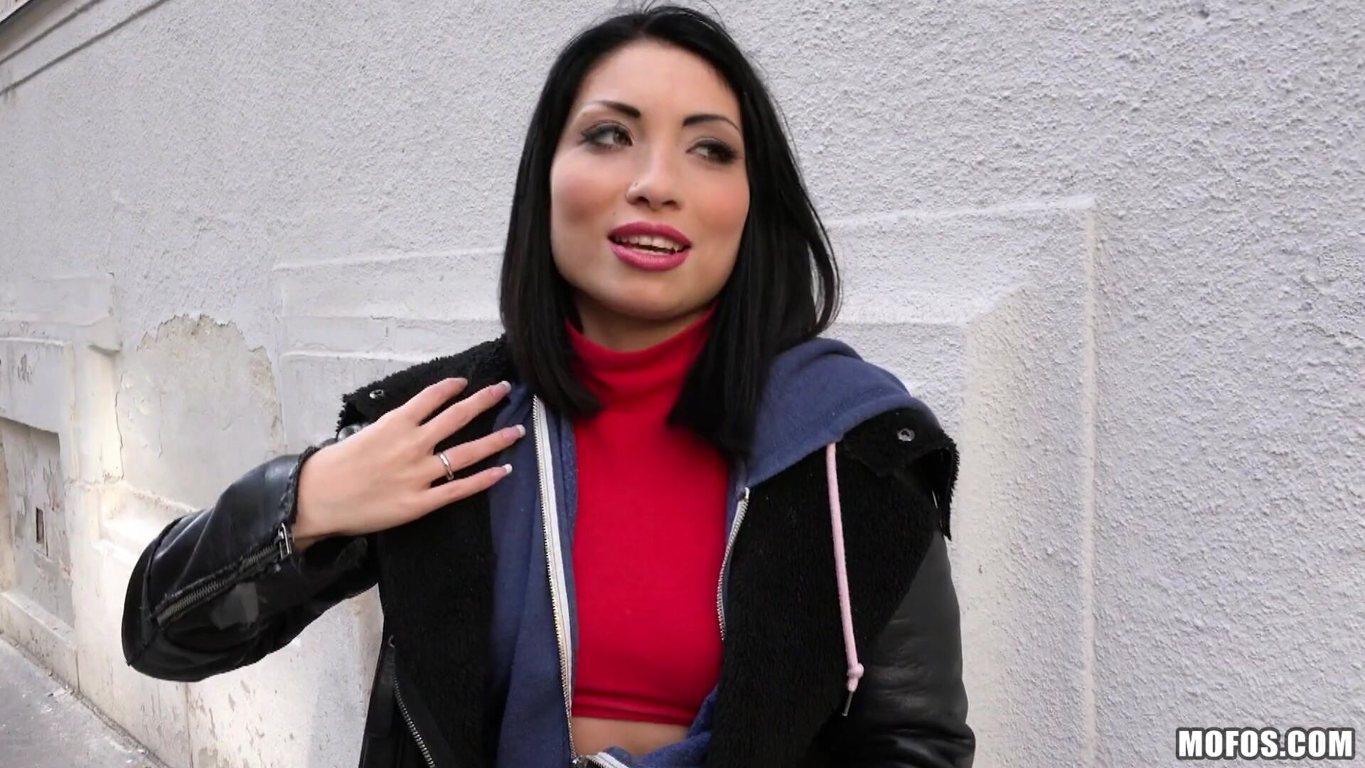 Naughty Tourist Sucks Dick for Cash