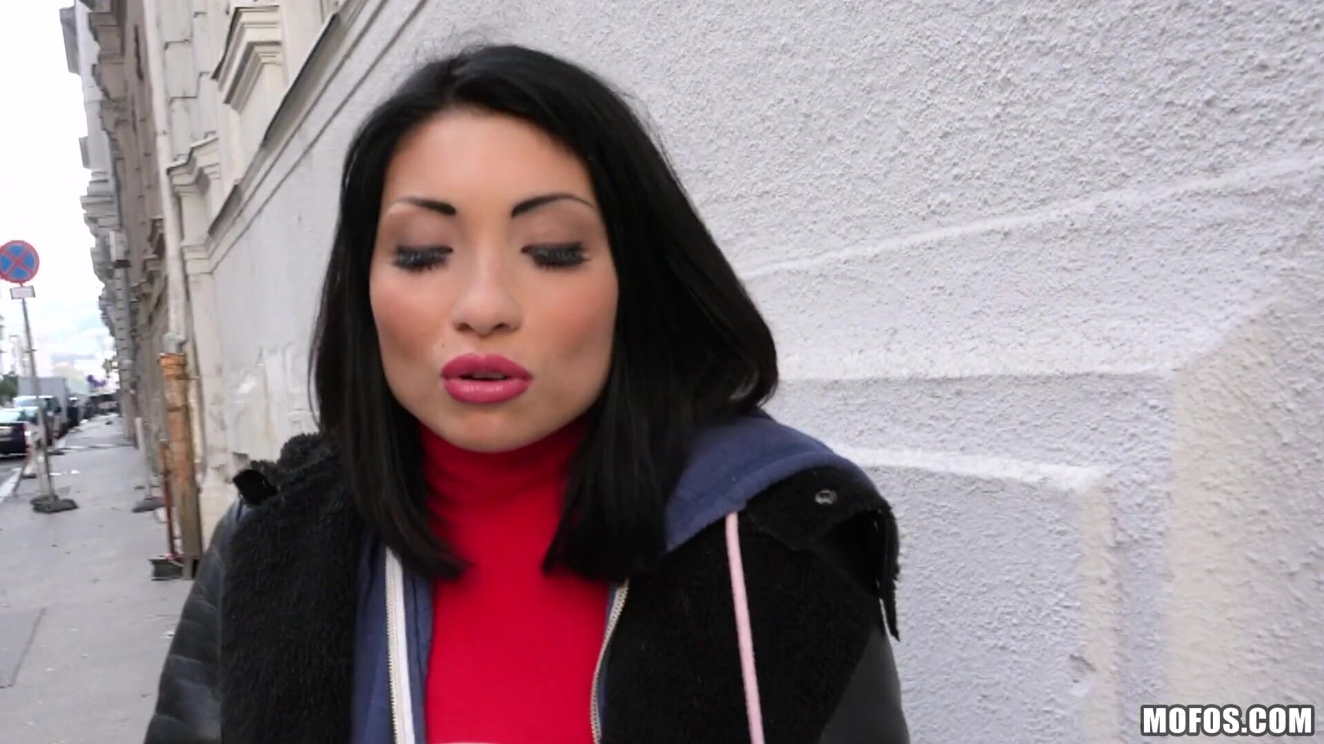 Naughty Tourist Sucks Dick for Cash