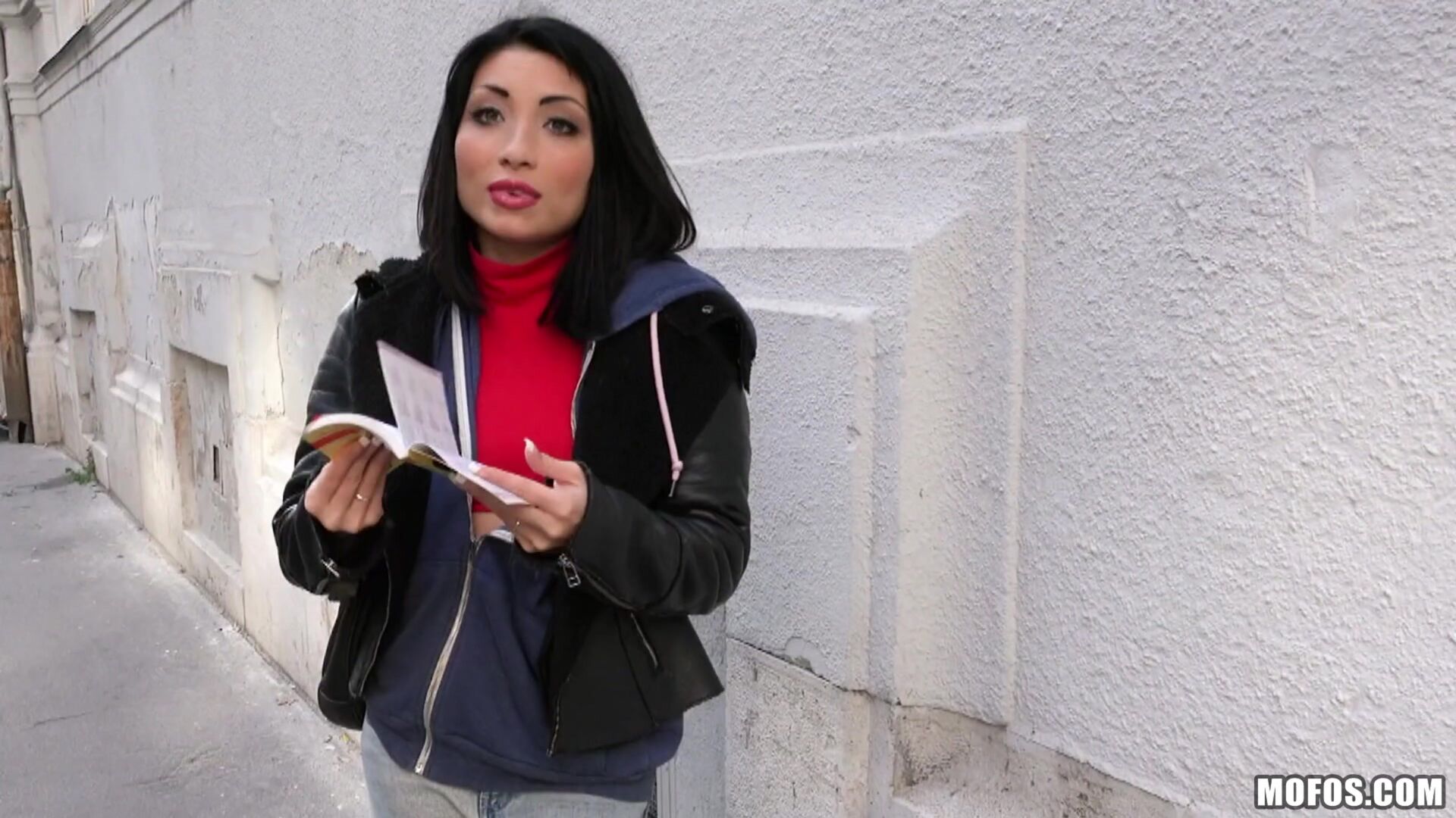 Naughty Tourist Sucks Dick for Cash