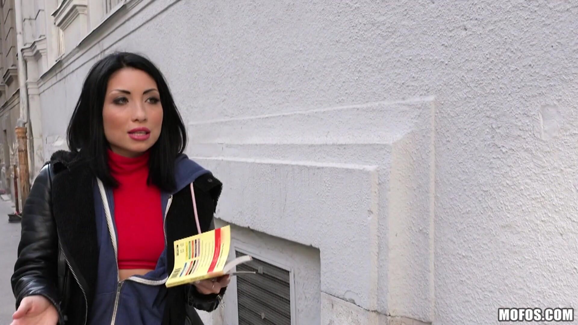 Naughty Tourist Sucks Dick for Cash