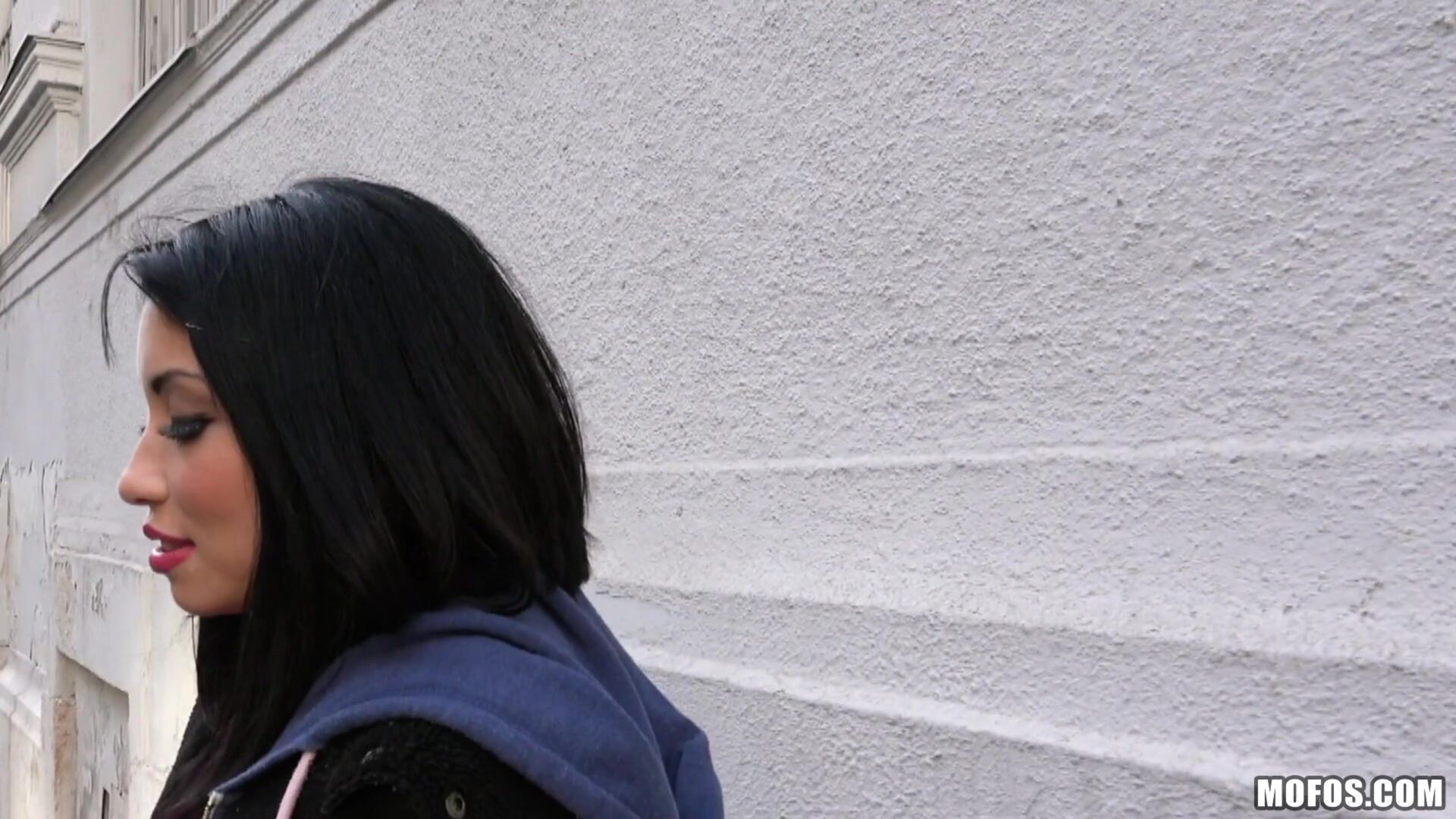 Naughty Tourist Sucks Dick for Cash