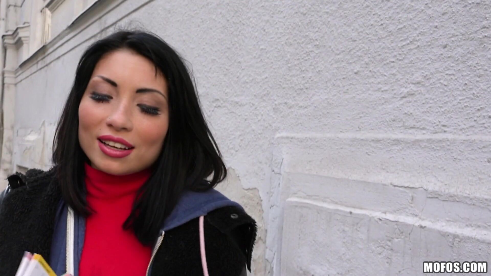 Naughty Tourist Sucks Dick for Cash